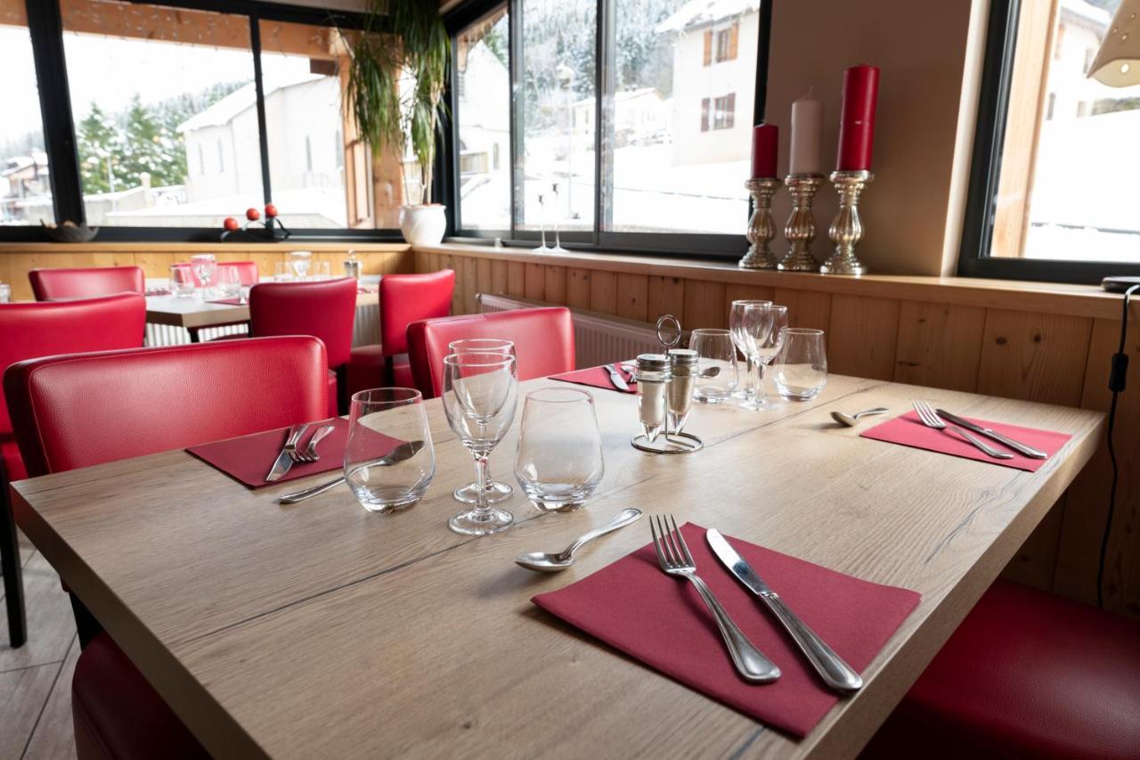 Hotel Restaurant Le Centre Lélex Eksteriør bilde